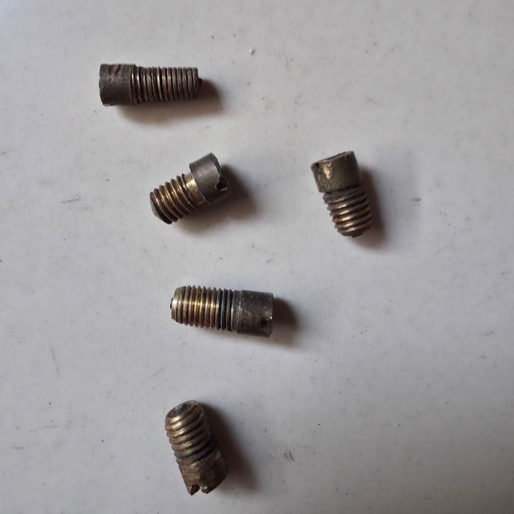 5 buah baut untuk pangkon senar jam bandul kuno