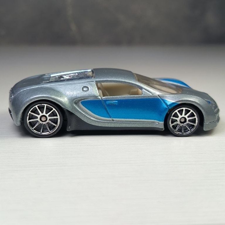 HOT WHEELS Bugatti Veyron Seri Blue Card Unblister Base Th.2002 Vintage