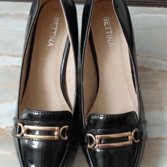 Preloved sepatu heels hitam merk Bettina
