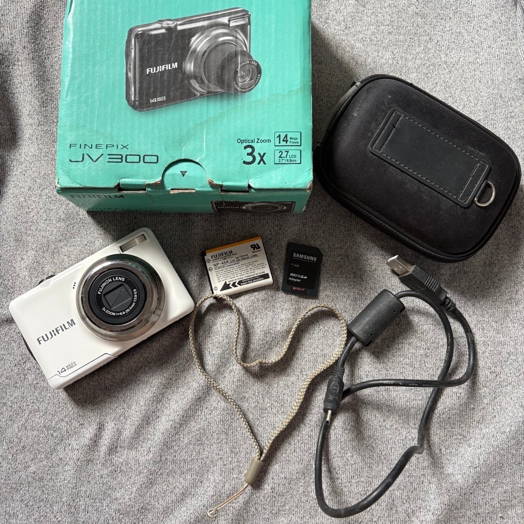 Kamera Digital Fujifilm Finepix JV300