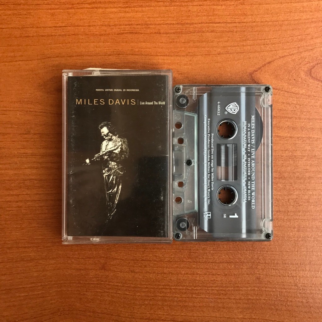 Kaset Miles Davis - Live Around The World