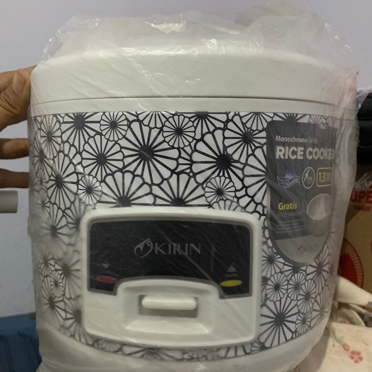 RICE COOKER MAGIC COM KIRIN 1.3 L monochrome (Preloved)