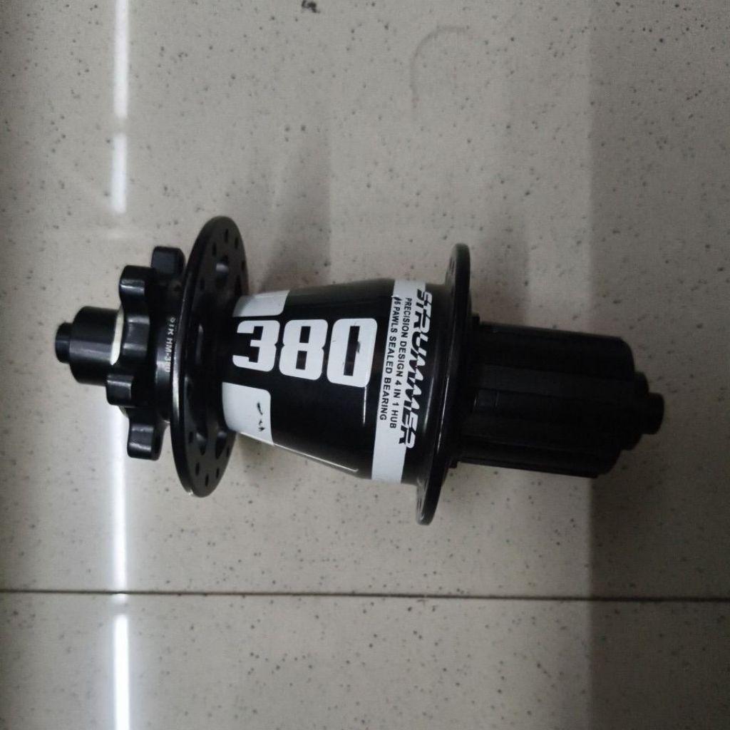 Hub380BelakangStrummer