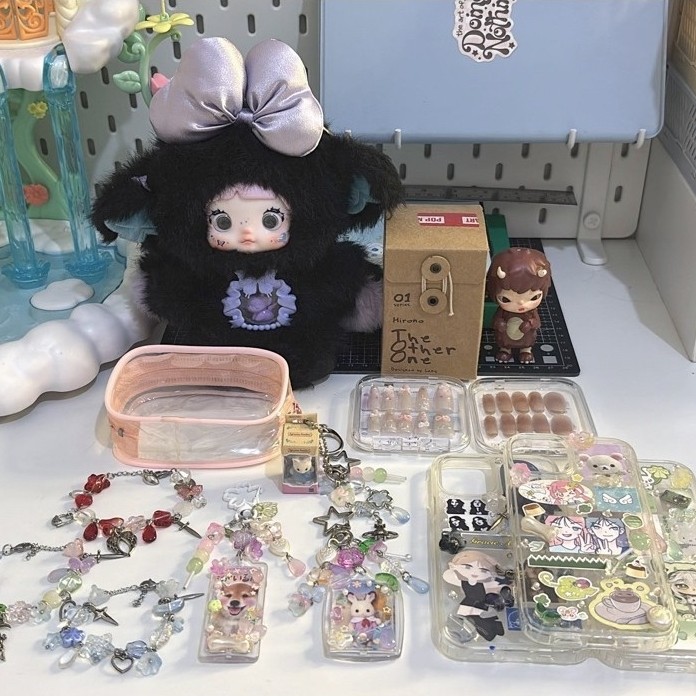 nommi v8 keychain & hirono