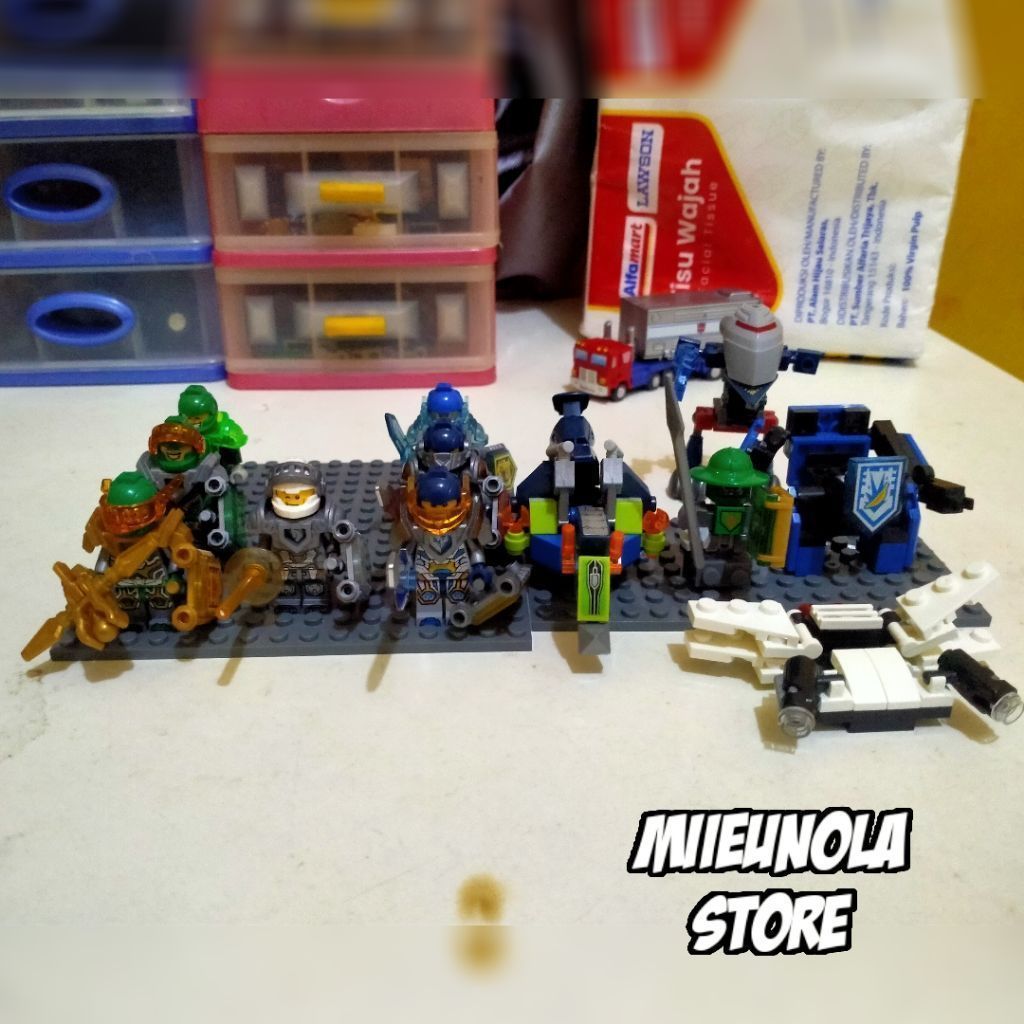 Action Figure Mini Bricks Nexo Knights Clay, Aaron, Lance - Brick Figure