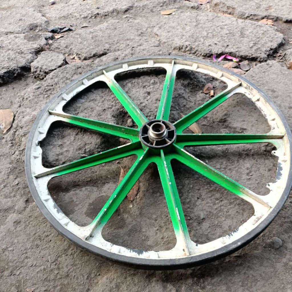 velg sepeda 26/1 3/8 bekas bagian belkang