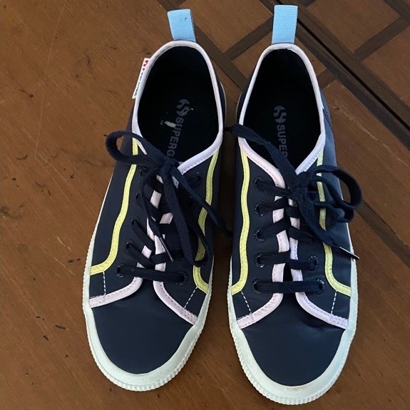 Sepatu Superga