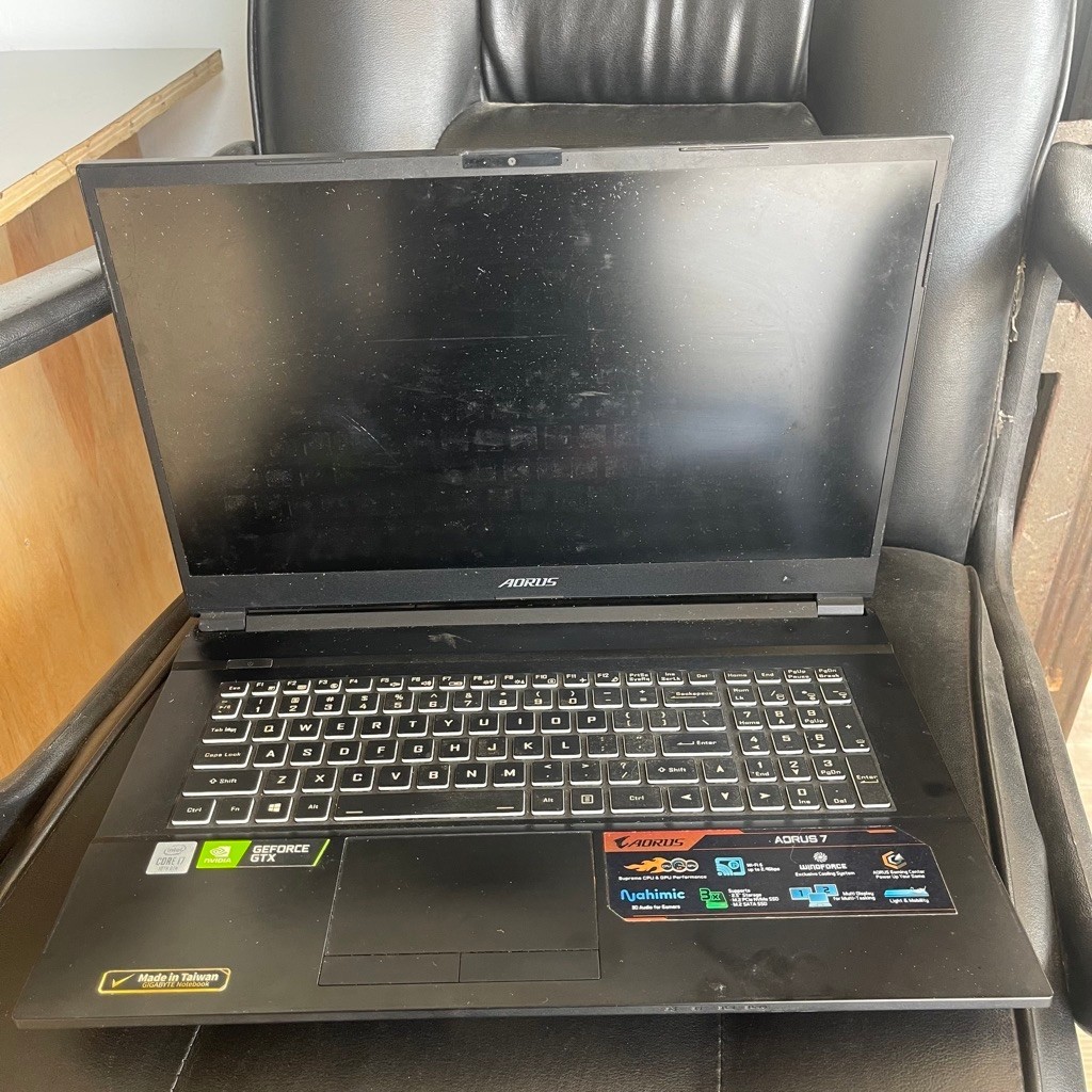 Laptop gaming matot core i7 gen 10