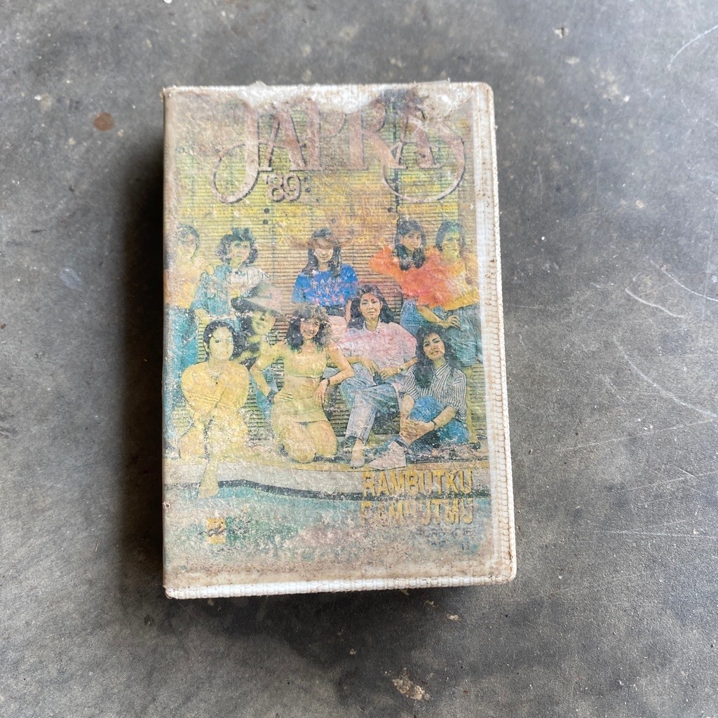 kaset pita jadul album Japras '89 dengan judul "Rambutku Rambutmu" yang dirilis sekitar tahun 1989 d