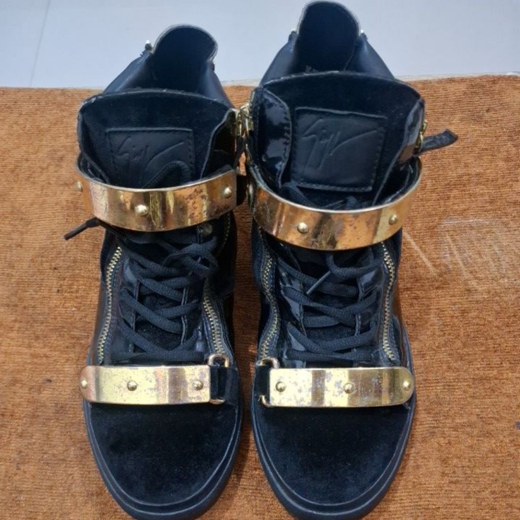 Sepatu Giuseppe Zanotti Coby Black Gold