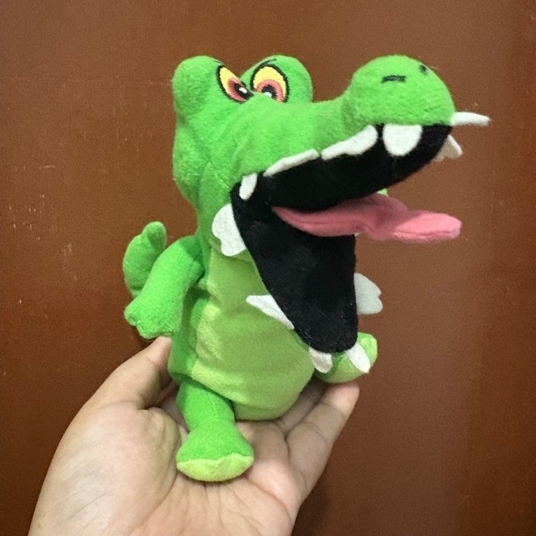 Boneka Tick Tock the Crocodile dari film Peter Pan