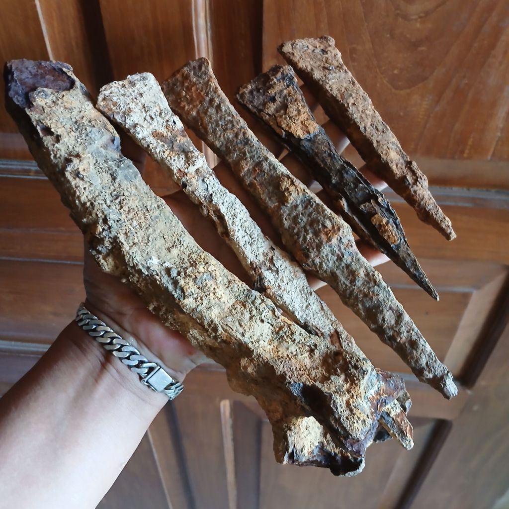 Koleksi Temuan Galian Tanah 5 Biji Kapak Besi KUNO era KaBudhan