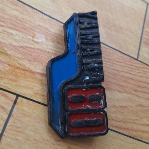 emblem sayap yamaha v80 robot v80 platina original