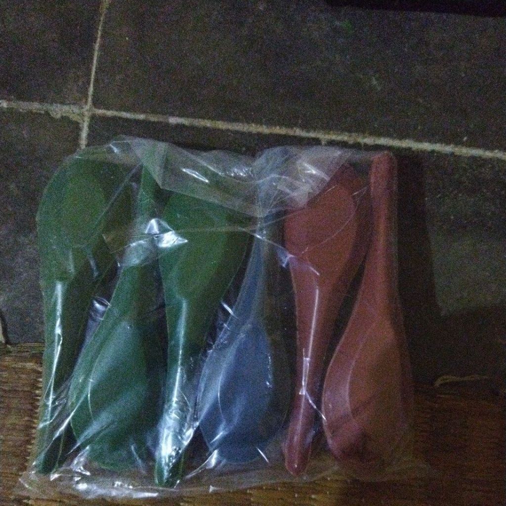 (144 Pcs) Sendok Bebek Warna/Plastik /sendok makan warna warni
