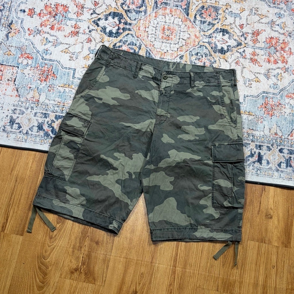 CELANA PENDEK CARGO UNIQLO