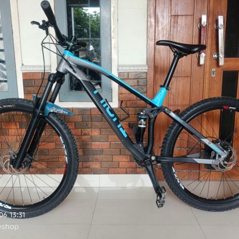 sepeda gunung MTB Thrill Fervent Elite T 140 scond