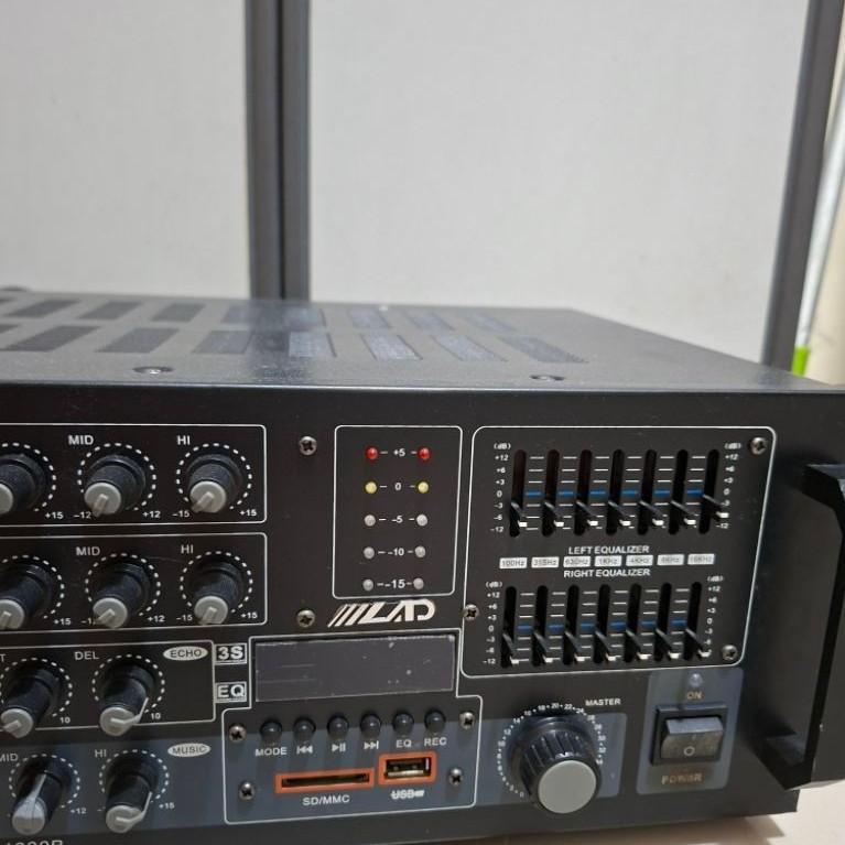 PROFESSIONAL DIGITAL MIXING AMPLIFIER
LAD LD-1000B