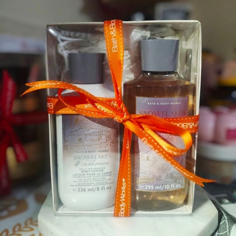 Bath & Body Works  Snowflakes & Cashmere