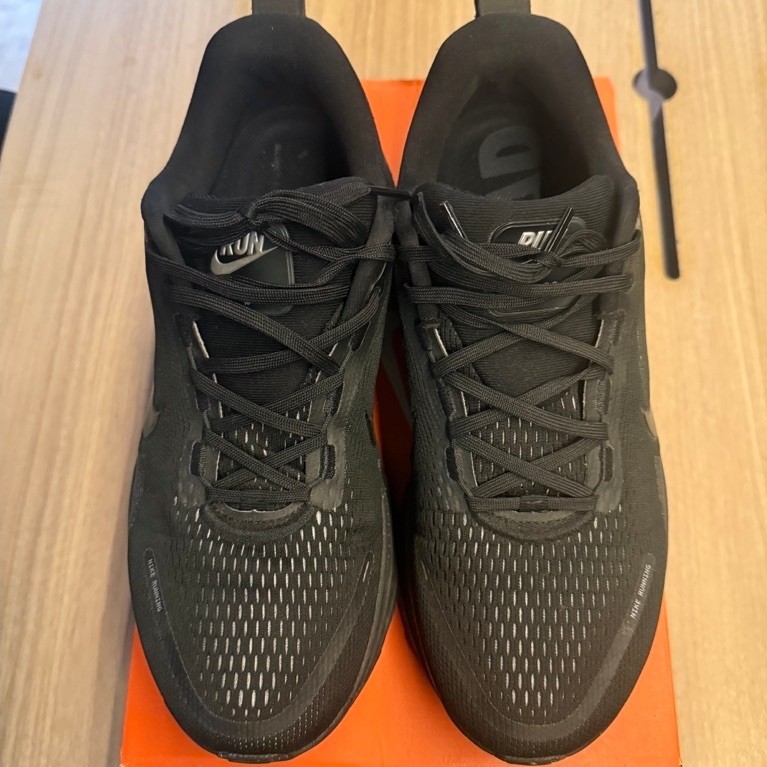 Preloved Sepatu Running Nike Vomero18 Ori