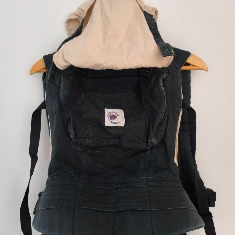 Gendongan Bayi Second Preloved SSC Ergobaby black camel