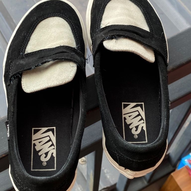 BACA DESKRIPSI- VANS LOAFERS SUEDE-SECOND-NETT