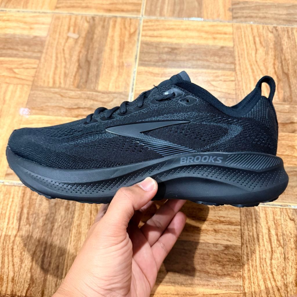 SEPATU RUNNING BROOKS ADRENALINE GTS 26 FULLBLACK ORIGINAL