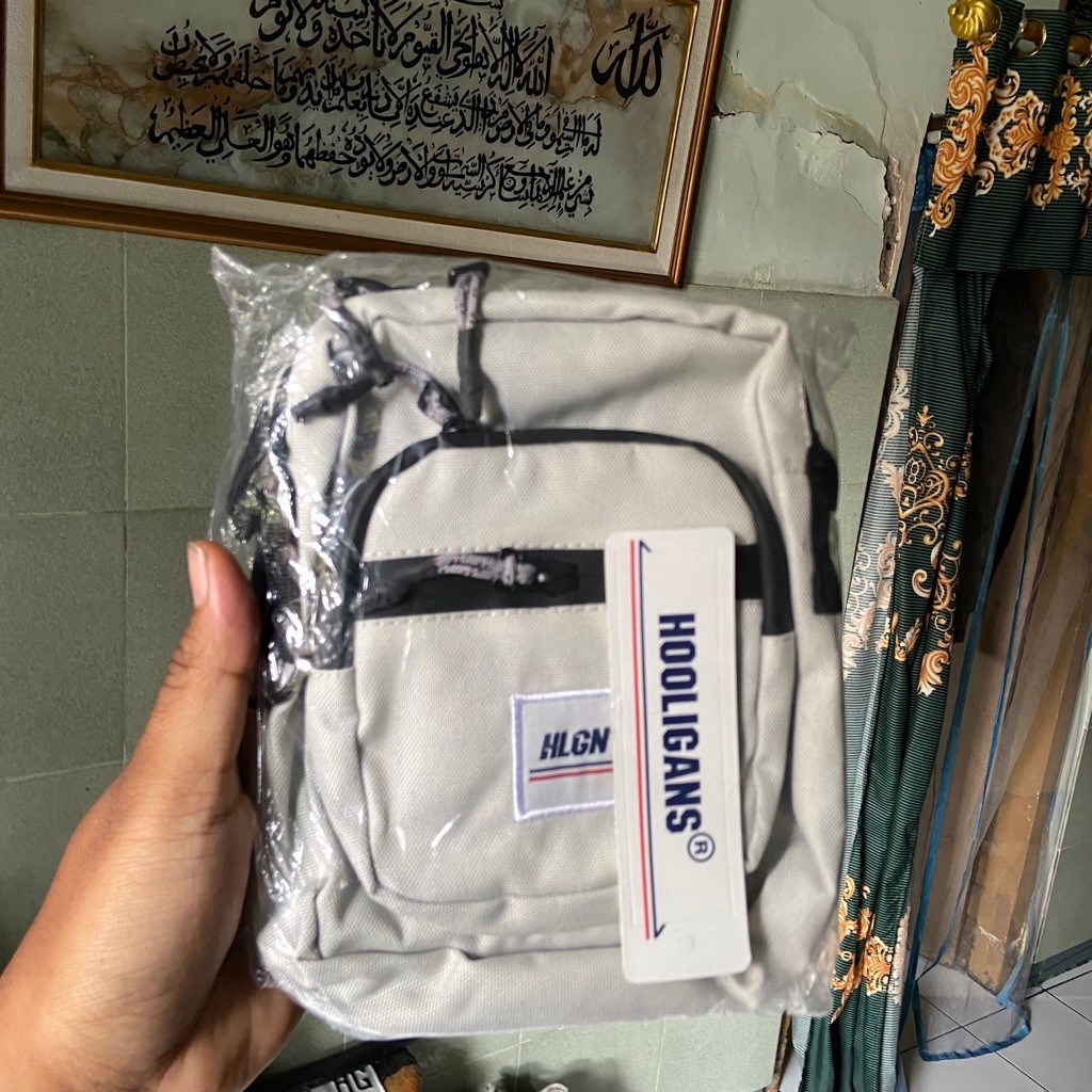 Tas ransel HOOLIGANS HLGN warna krem model mini dengan tali selempang