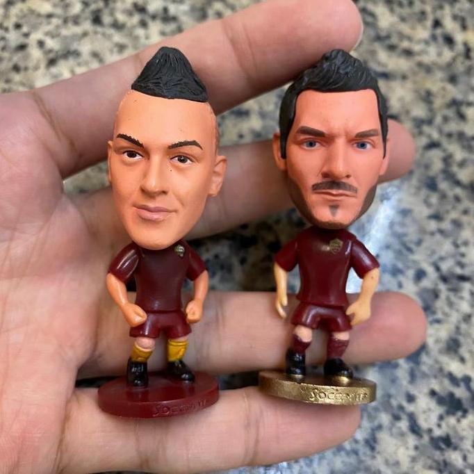 MISNAH78 - FIGURE MINIATUR PEMAIN BOLA FRANCESCO TOTTI AS ROMA KODOTO SOCCERWE