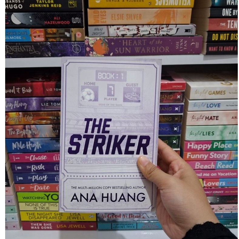 PRELOVED BUKU THE STRIKER ANA HUANG ENGLISH BOOK NOVEL