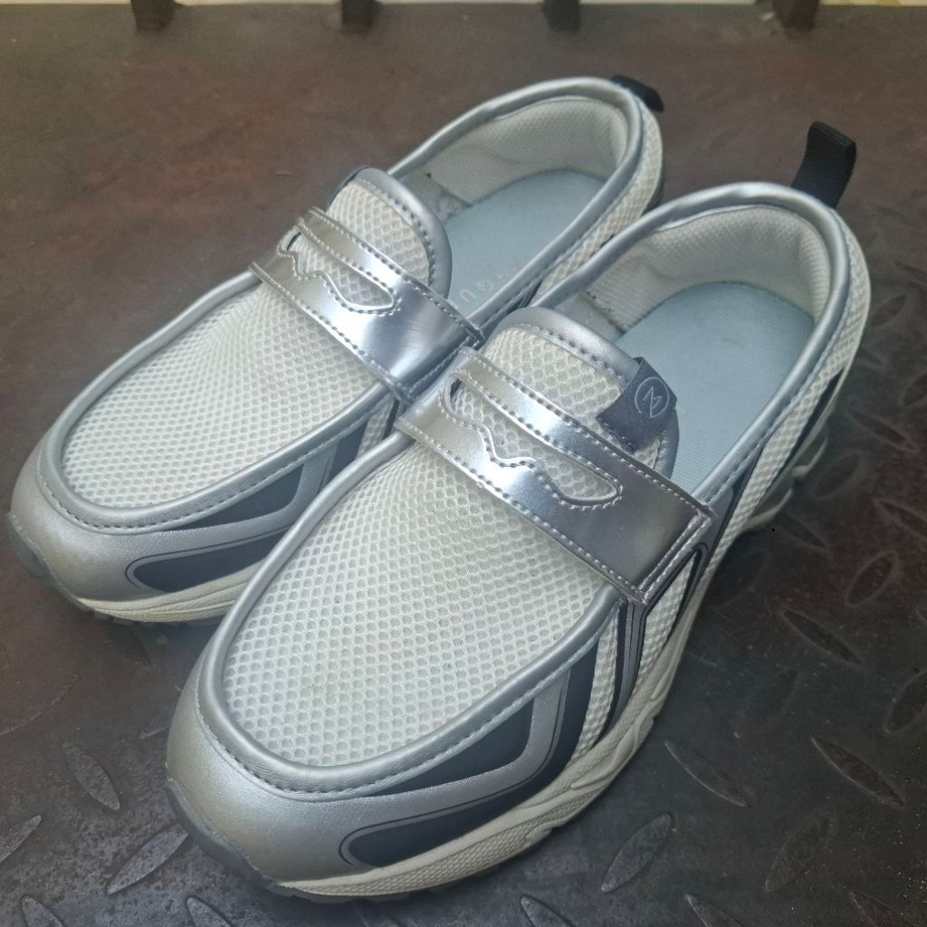 Sepatu Marque size 39 (25cm)