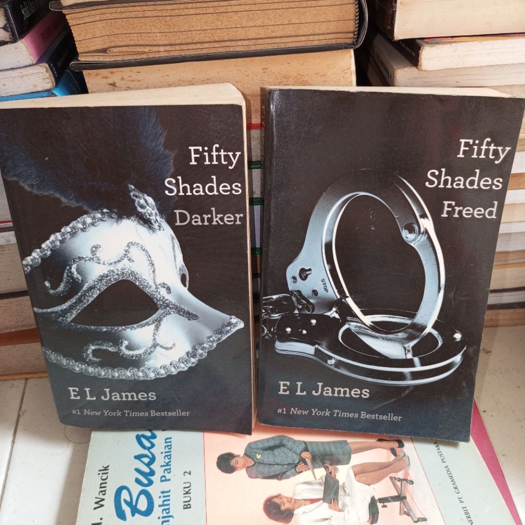 Fifty Shades Darker, Fifty Shades Freed, Of Grey. E l James