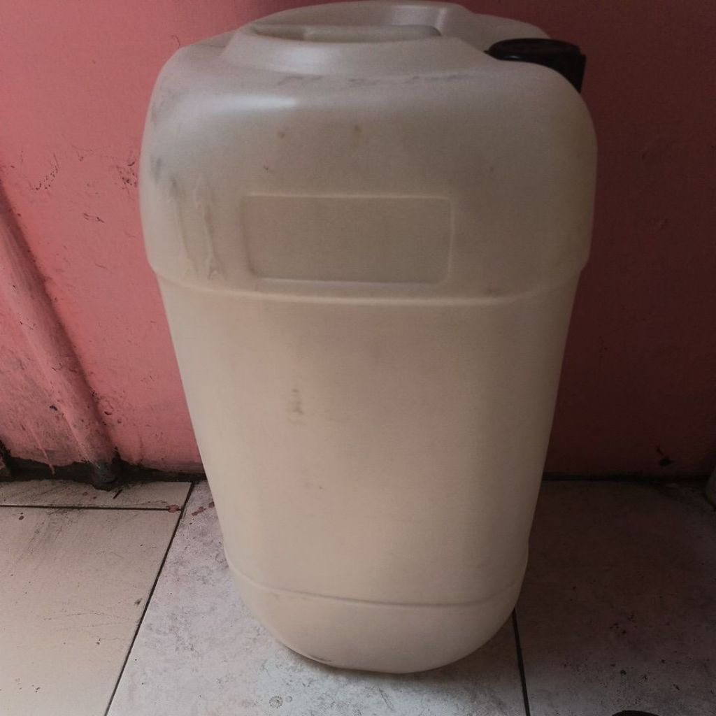 jerigen bekas 35 liter transparan, sudah bersih tidak bocor