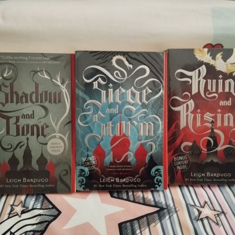 BOOKED Shadow and Bone Trilogy - Leigh Bardugo Preloved English Novel