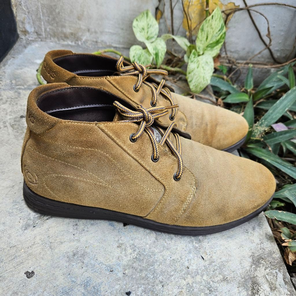 sepatu sneakers second celcius size 42(27cm)