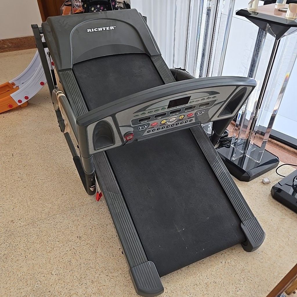 [Second] Richter Treadmill GW5253i