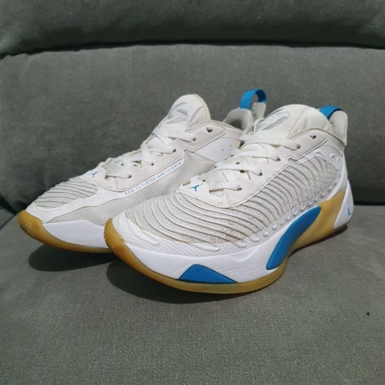 Sepatu Basket Second (Size 44)
