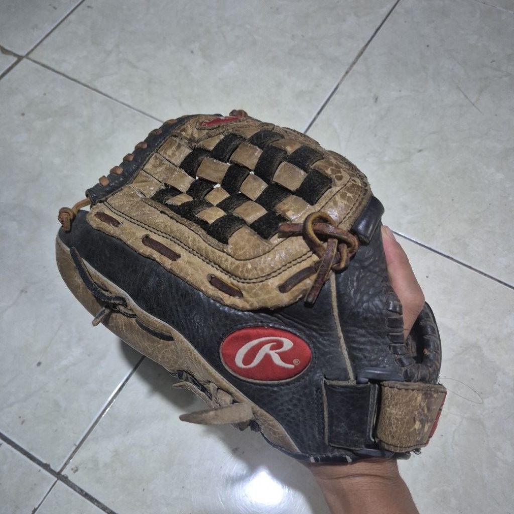 Glove rawlings