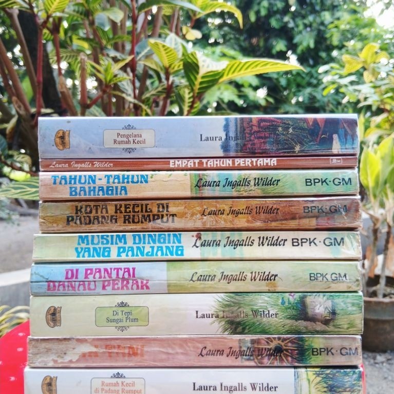 LAURA INGALLS WILDER 1 SET LENGKAP.RUMAH KECIL DI PADANG RUMPUT,RUMAH KECIL DI RIMBA BESAR