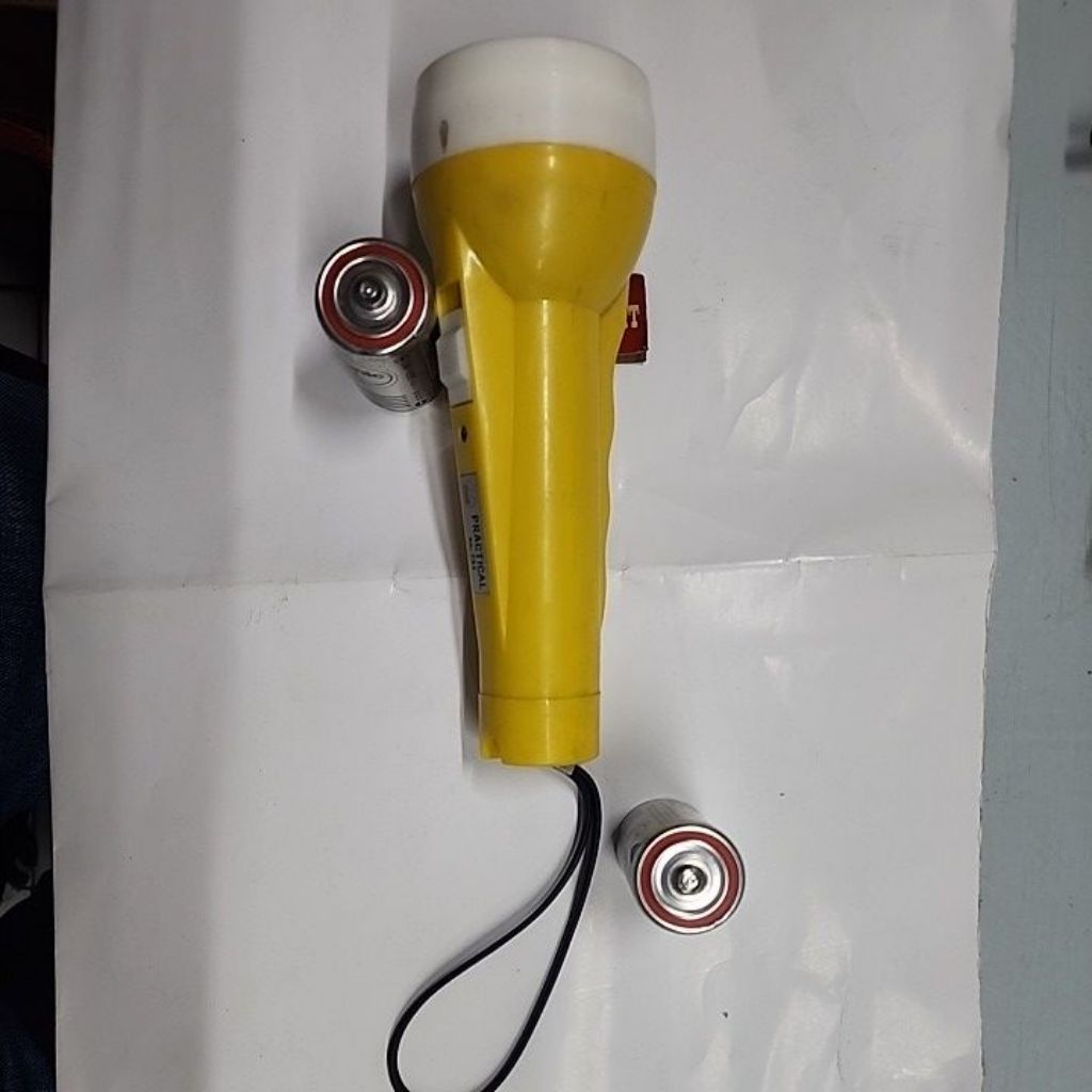Senter Pratical 732 baterai D