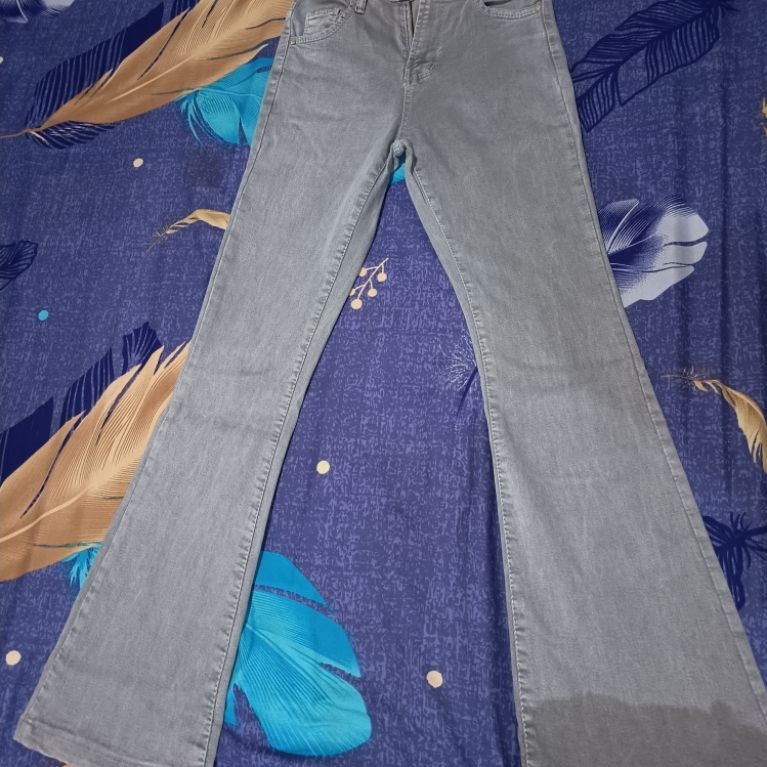 PRELOVED CELANA CUTBRAY WANITA
