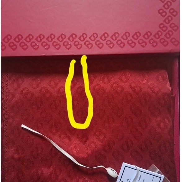 Pl tapis emboss buttonscarves red dahlia