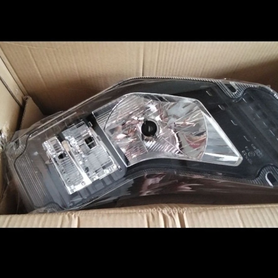 head lamp UD Nissan quester