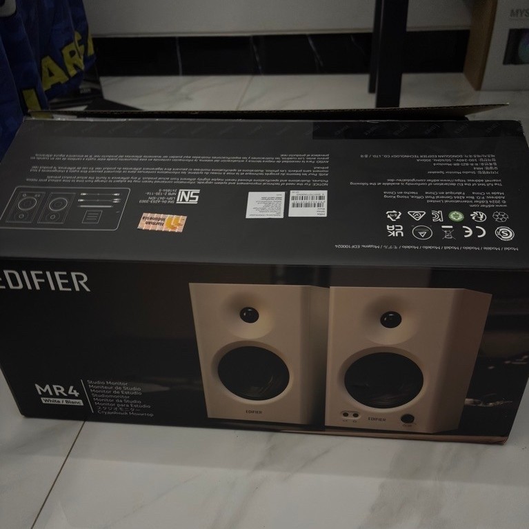 edifier mr4 whita and black white