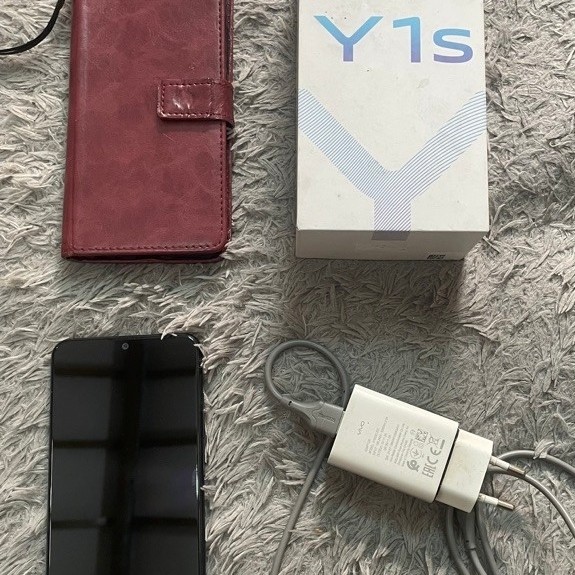 vivo y1s second