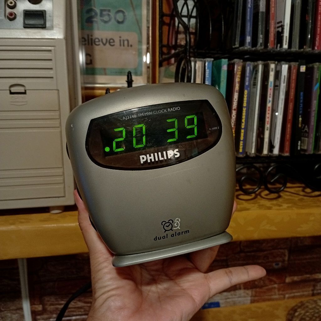Radio Jam Digital Philips dengan Dual Alarm FM AM