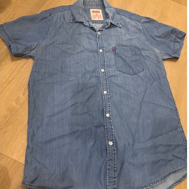 Preloved  Kemeja LEVIS Jeans Pria Lengan Pendek Premium - Nyaman Dipakai, Jahitan Rapi, Mudah Dirawa