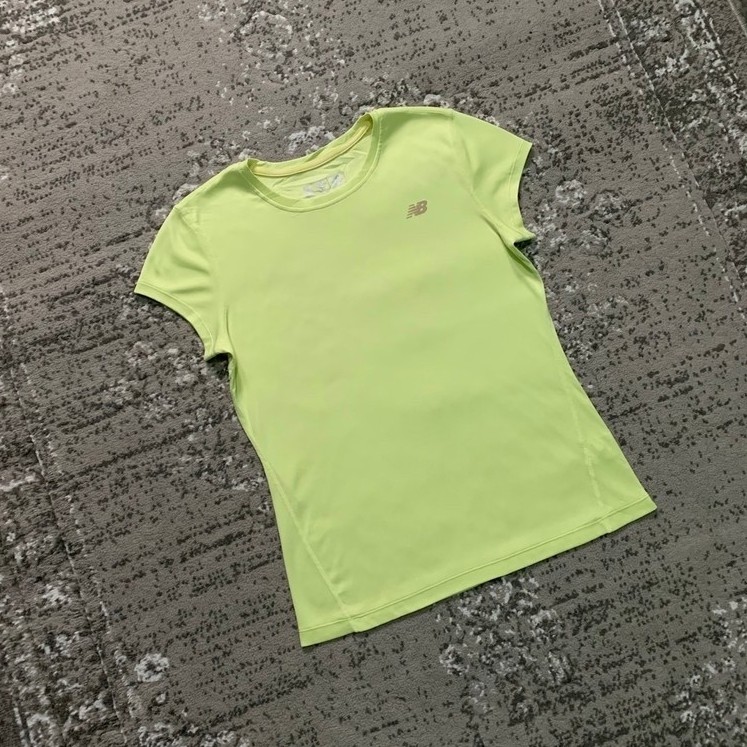 New Balance Womens Running Reflective Logo Tee | Kaos Olahraga Running  Nb wanita