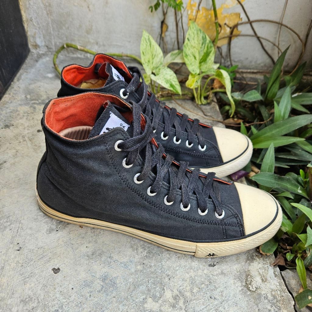 sepatu sneakers second robe de Kappa size 44(28cm)