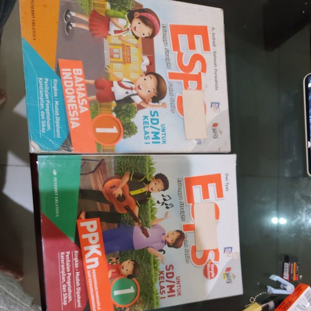 buku esps Erlangga bekas pakai b.indo& PKN kelas 1