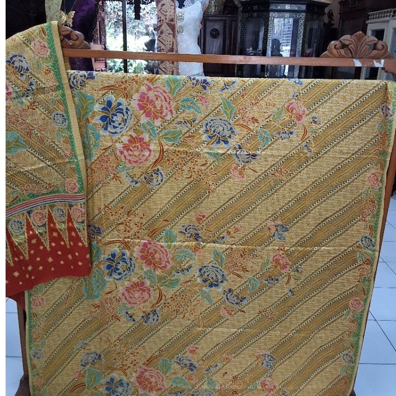 Kain Batik Tulis Sutra/Kain Batik Tulis Silk Hokokai/Kain Batik Tulis Sutra Hokokai/Kain Batik Lawas